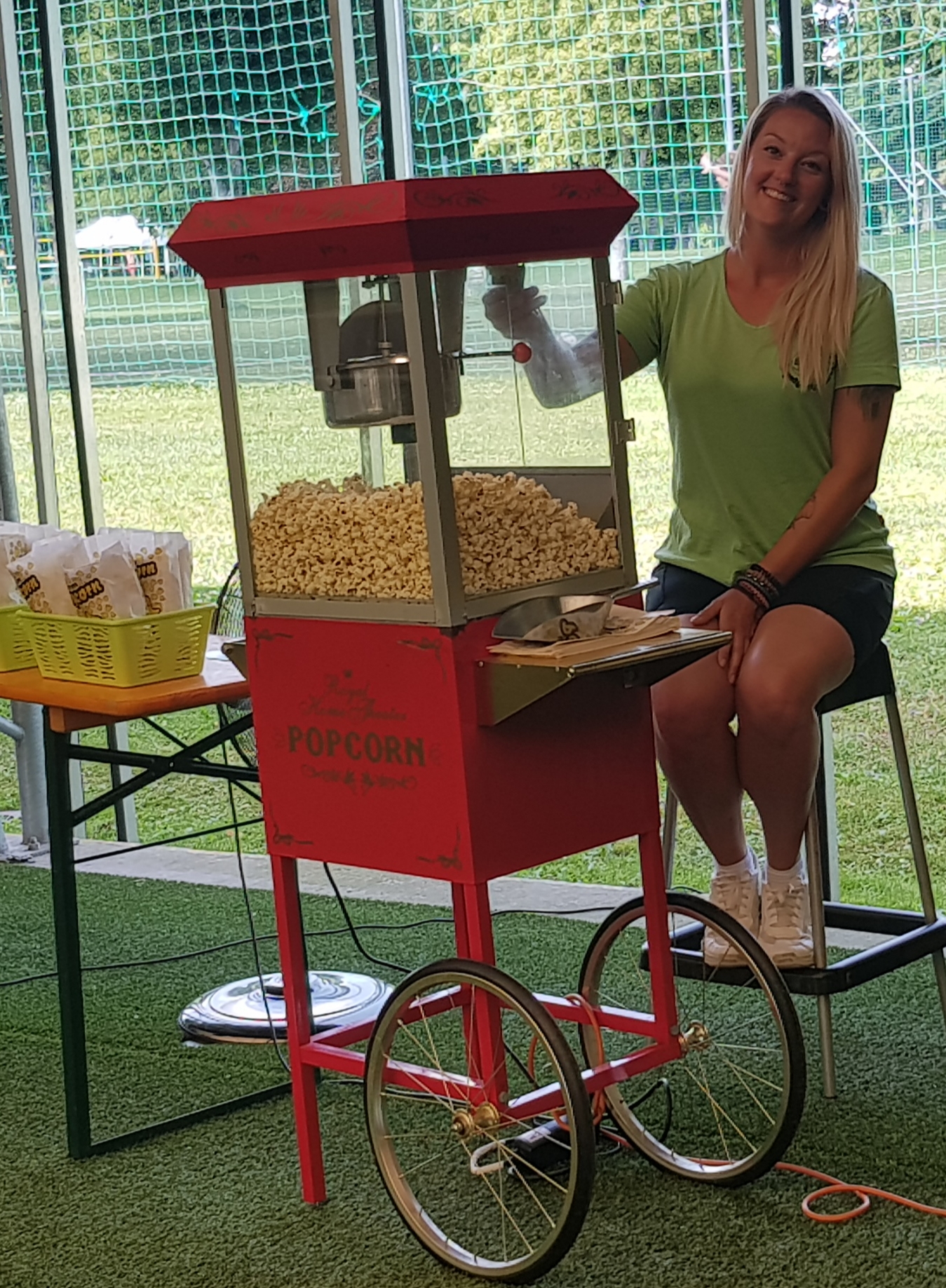 Popcorn Stand mit Betreuung